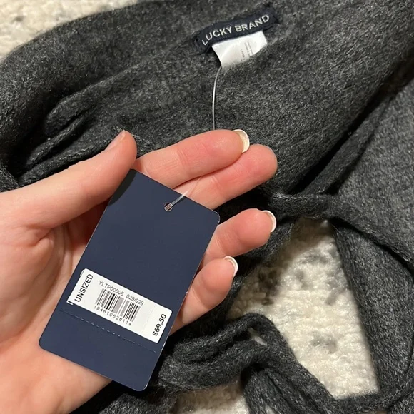 NWT Lucky brand gray scarf - Picture 2 of 5
